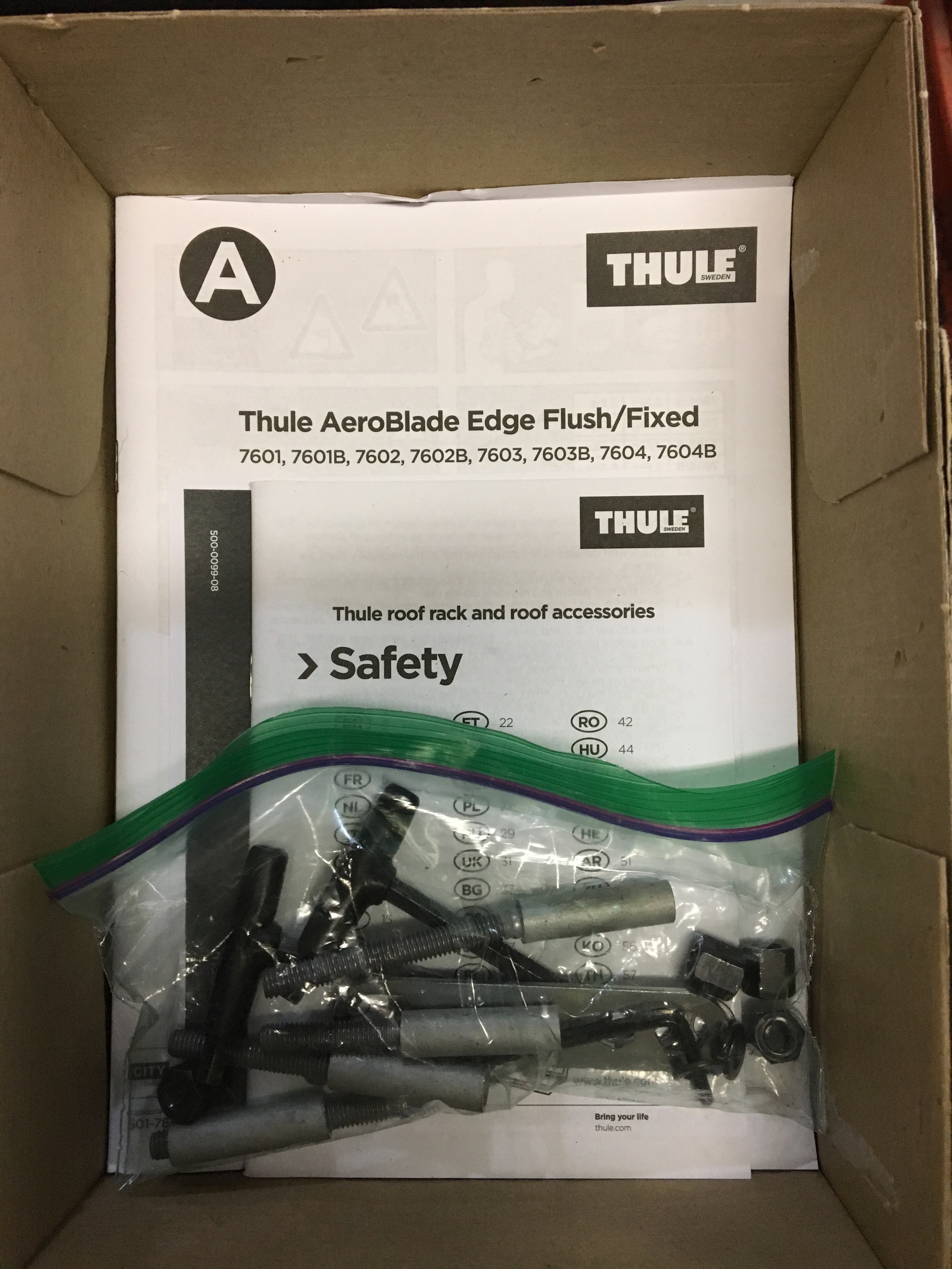 FS For Sale Thule Aeroblade Edge 7602B 7603B and 3068 Fit Kit